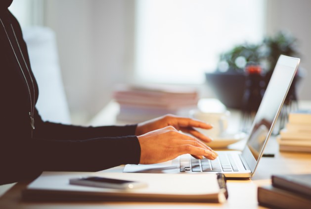 كيف أكتب عن نفسي بطريقة احترافية