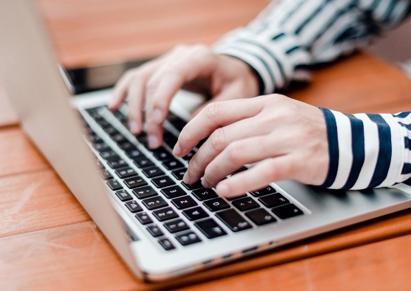 كيف أكتب عن نفسي بطريقة احترافية